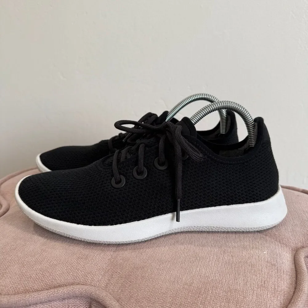 Allbirds Women’s Tree Runners in Jet Black White Sole Size 10